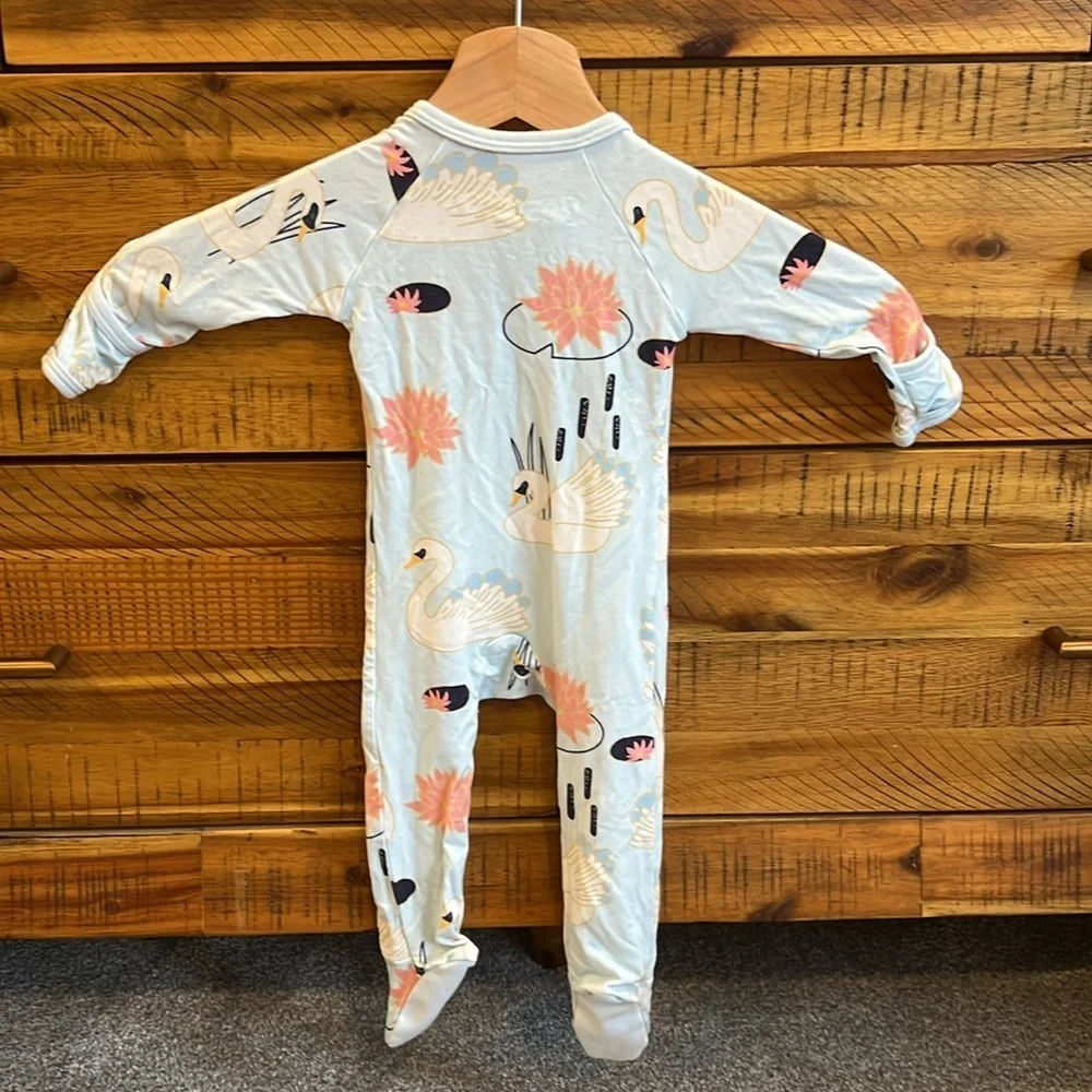 Bestaroo Baby Newborn Swan Song Footie